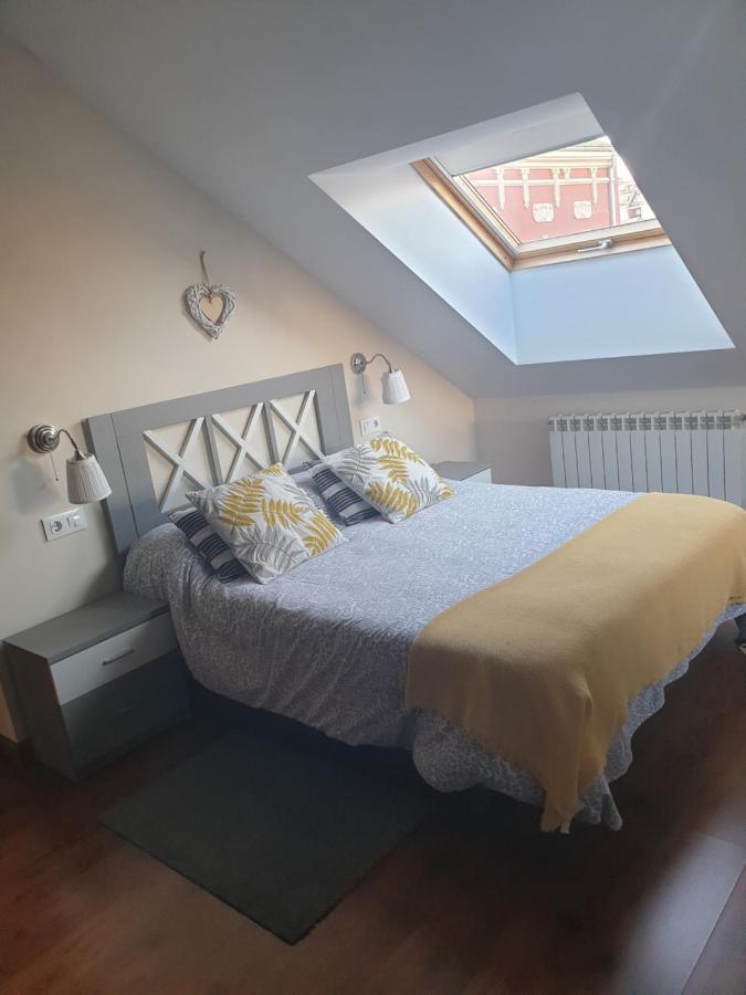 Atico Cine Colon Apartment Ribadeo Luaran gambar